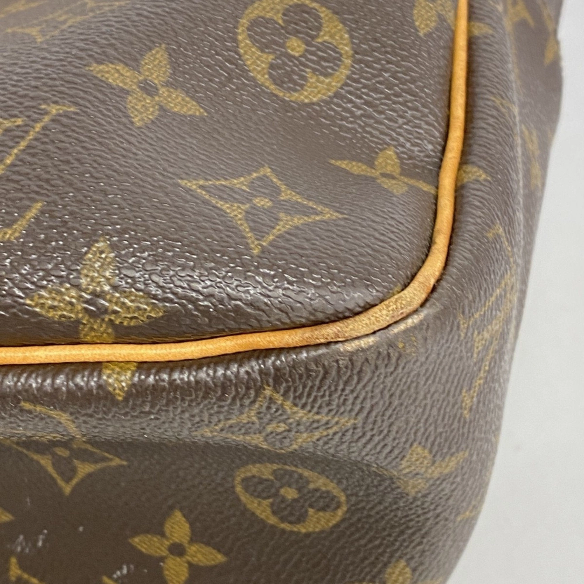 Louis Vuitton Shoulder Bag (Pre-Owned)