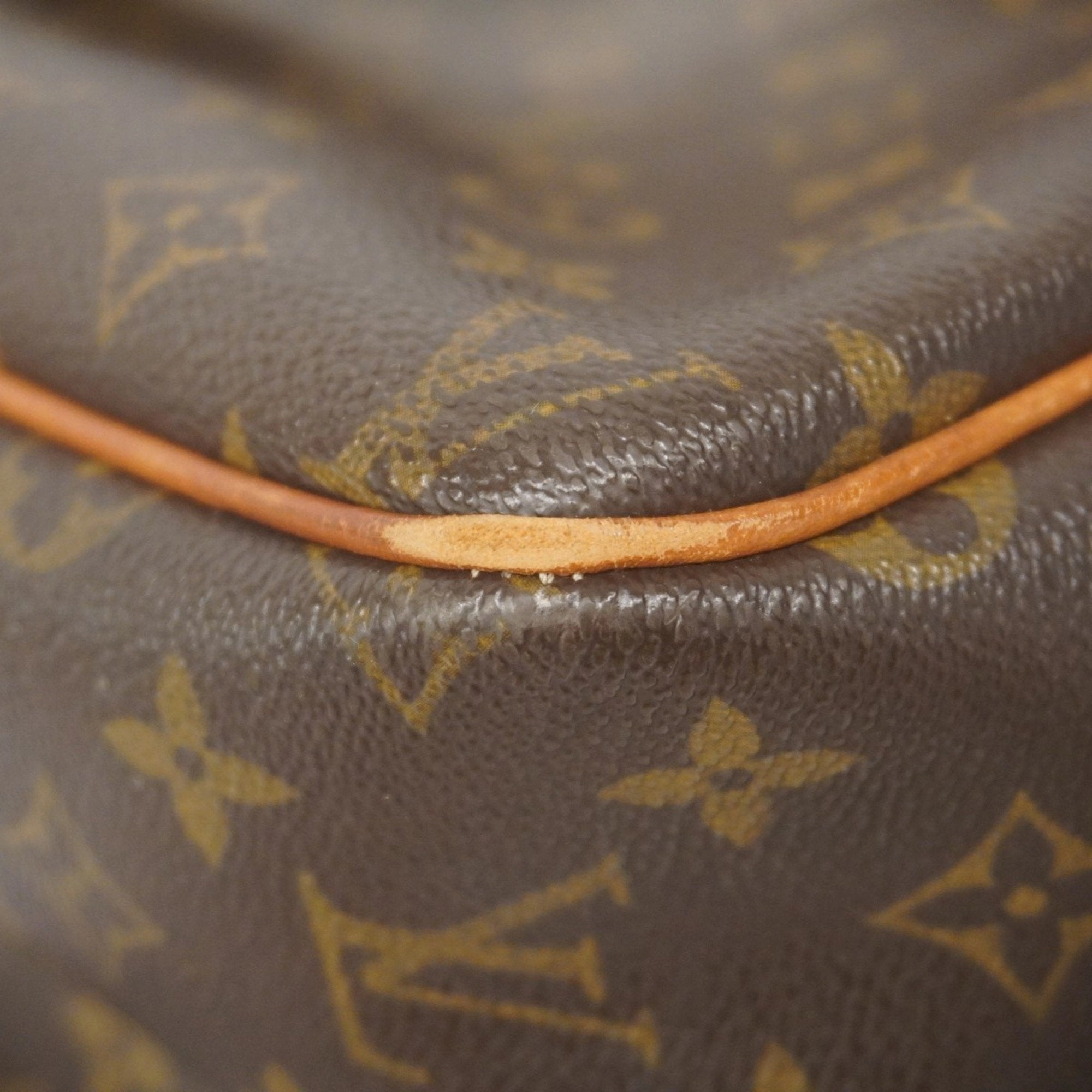 Louis Vuitton Shoulder Bag (Pre-Owned)