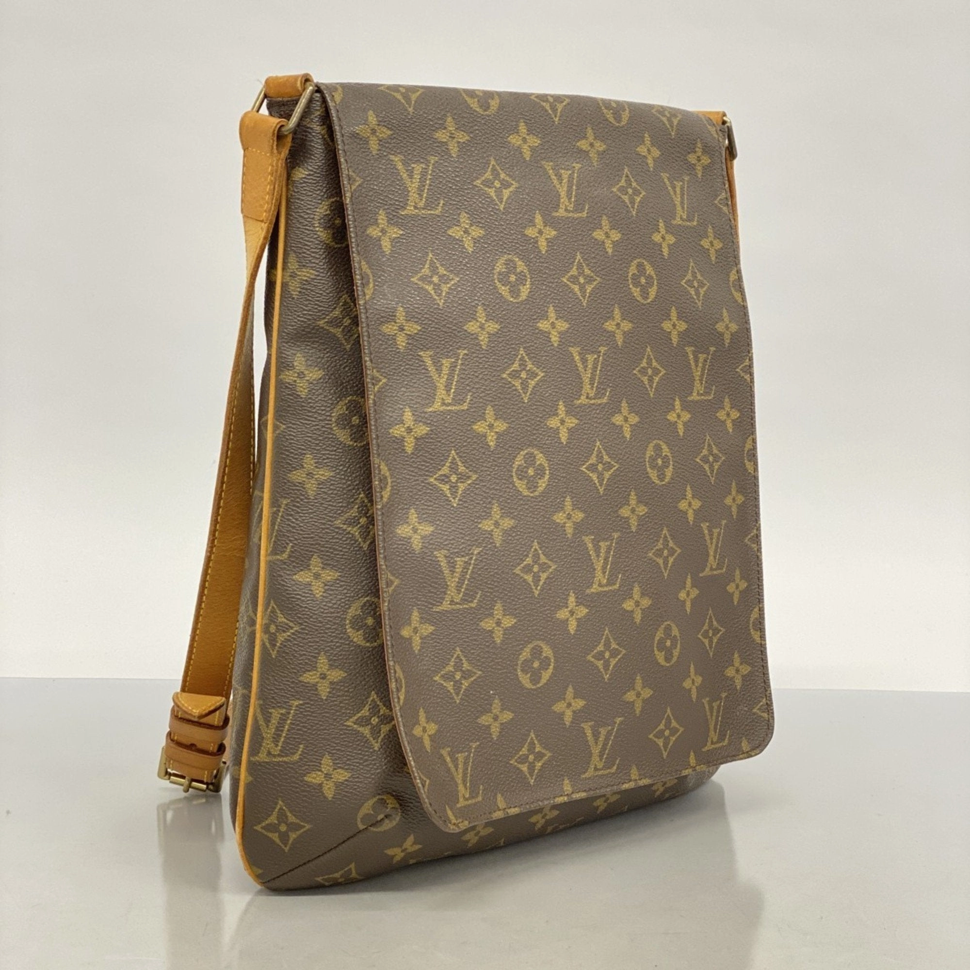 Louis Vuitton Shoulder Bag (Pre-Owned)
