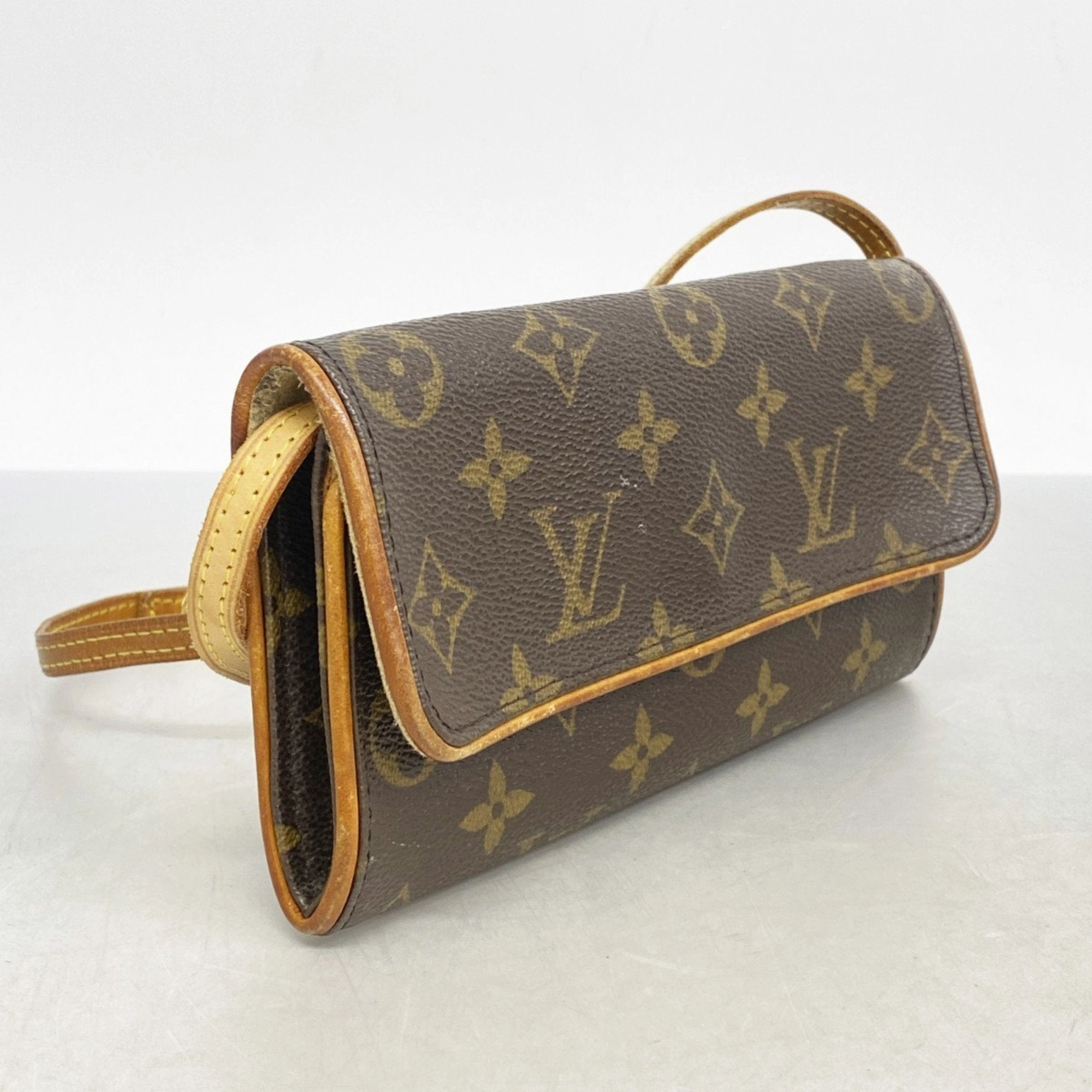 Louis Vuitton Shoulder Bag (Pre-Owned)
