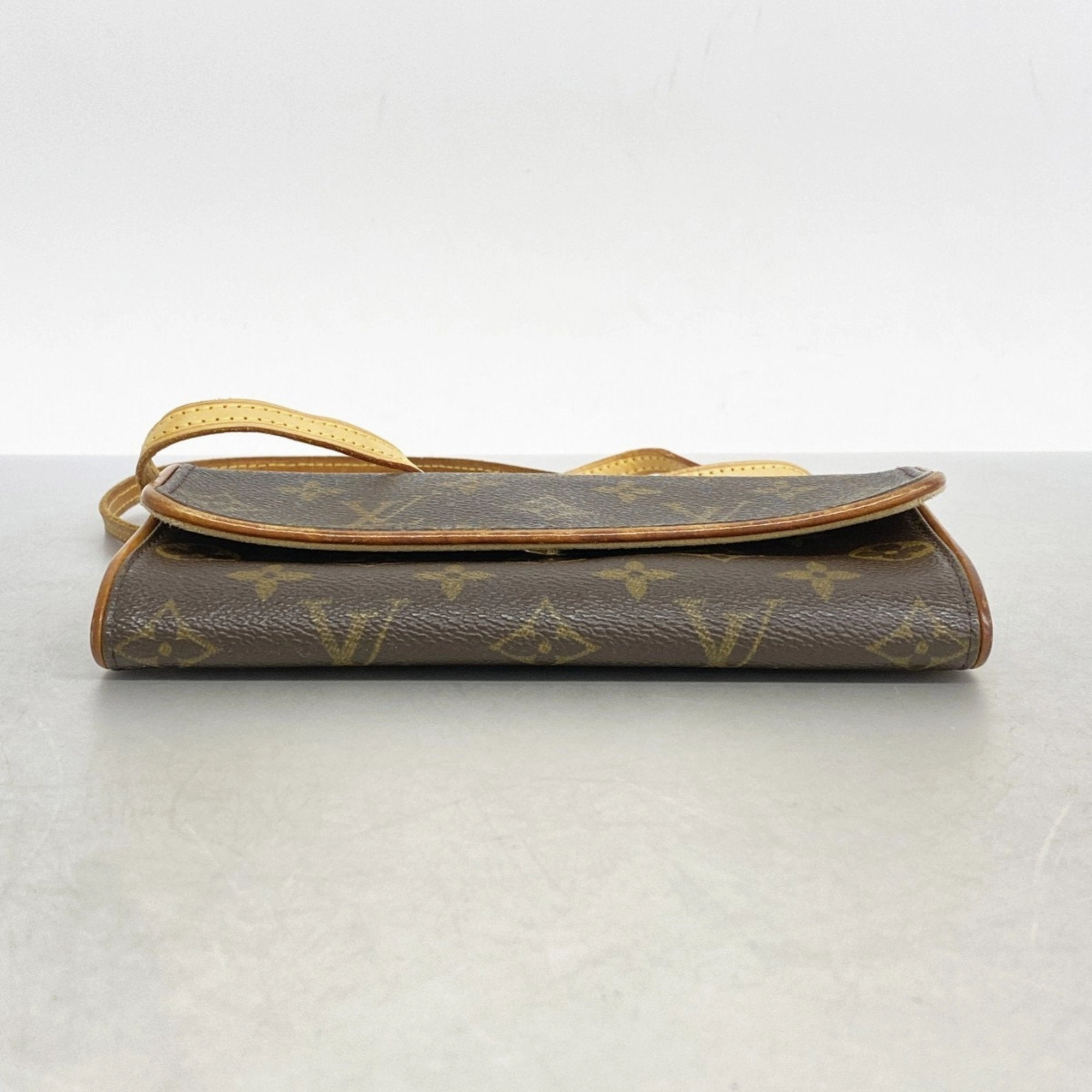 Louis Vuitton Shoulder Bag (Pre-Owned)