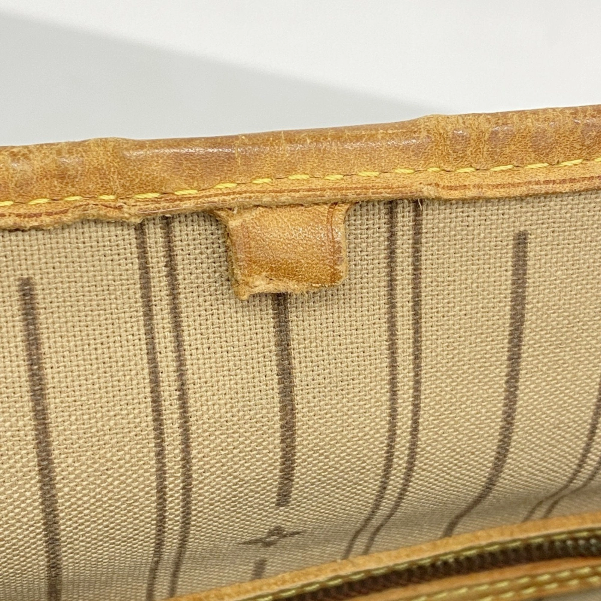 Louis Vuitton Tote Bag (Pre-Owned)