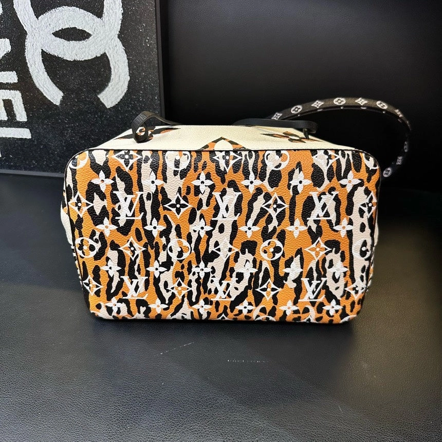Lv Zebra Pattern Jungle Limited Edition Bucket Shoulder Bag White
