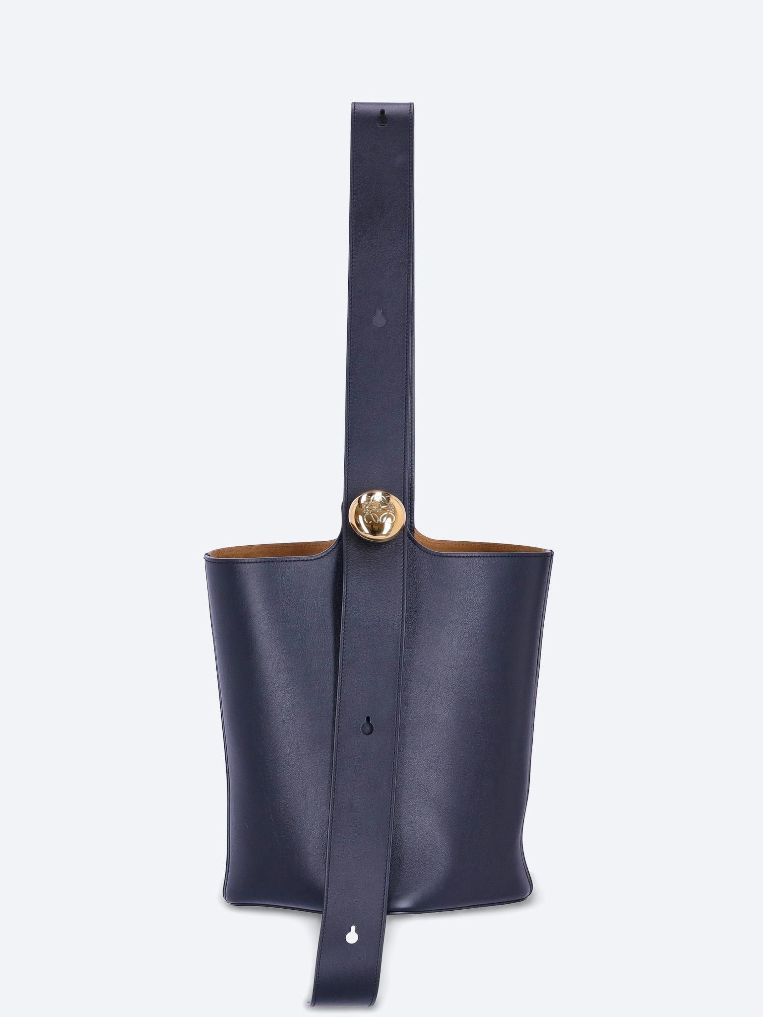 Medium Pebble bucket in smooth calfskin