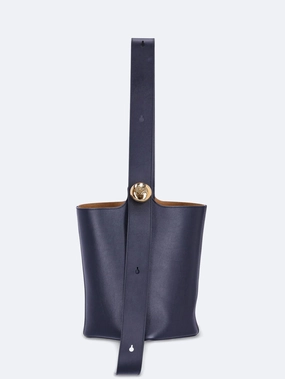 Medium Pebble bucket in smooth calfskin