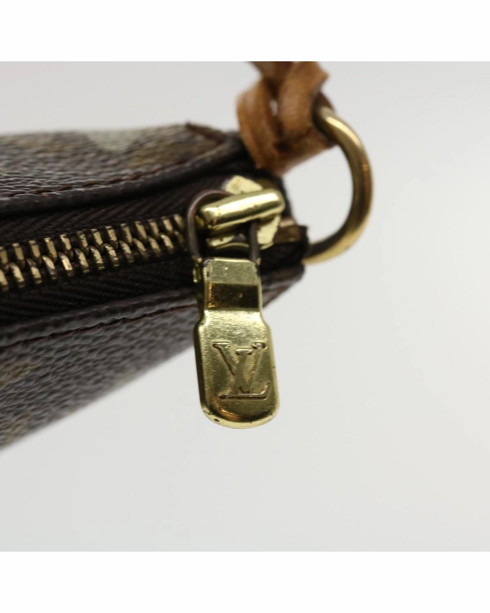 Pochette Graffiti Shoulder Bag
