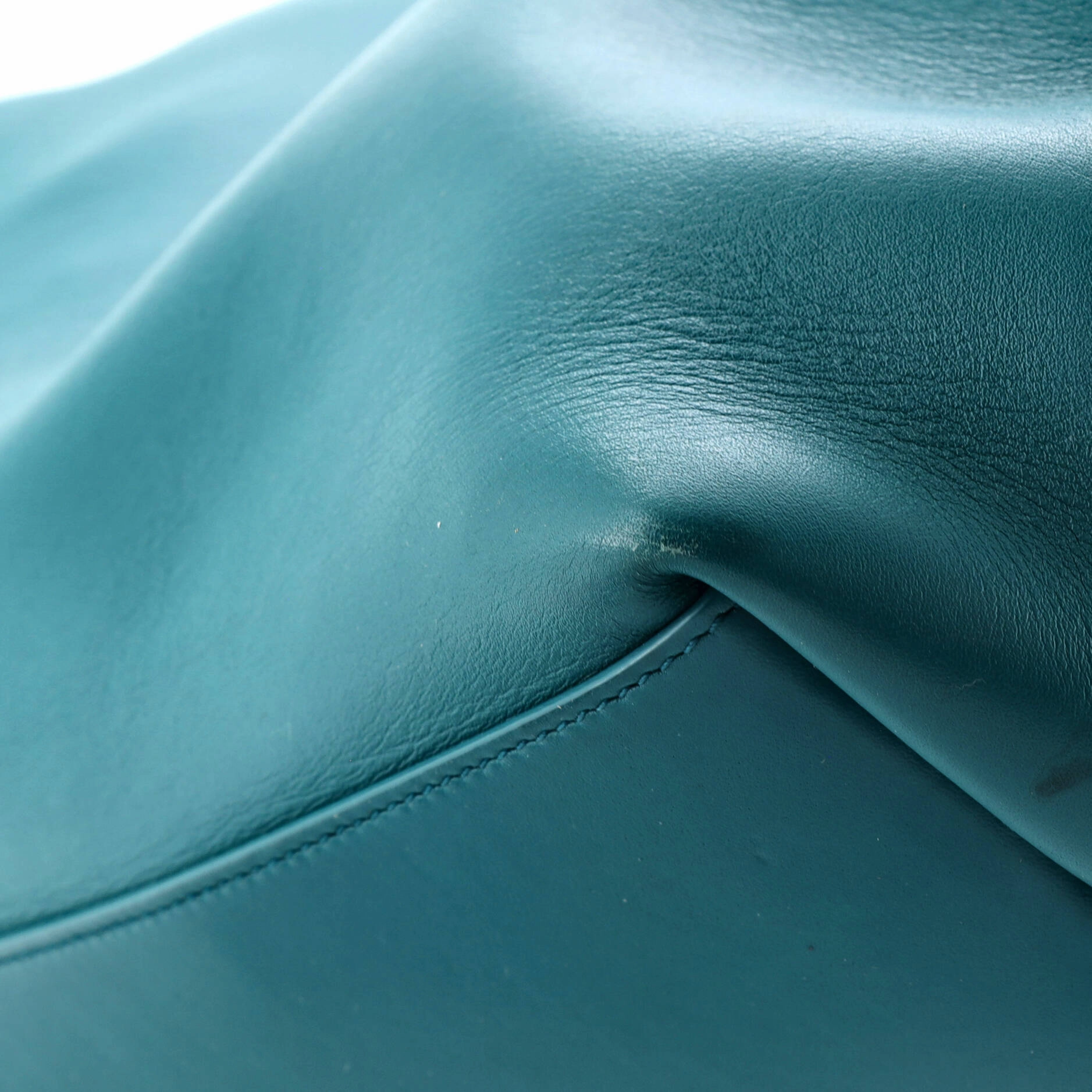 Point Shoulder Bag Leather Medium