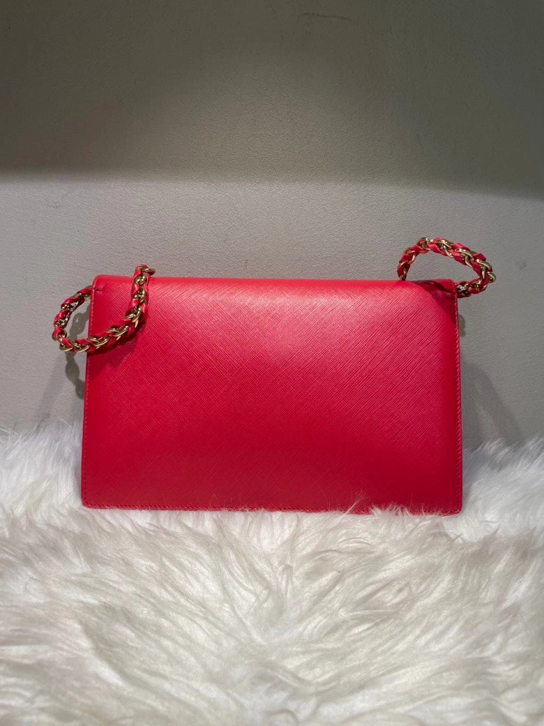 Pre-loved FERRAGAMO Varina Red Leather Shoulder Bag