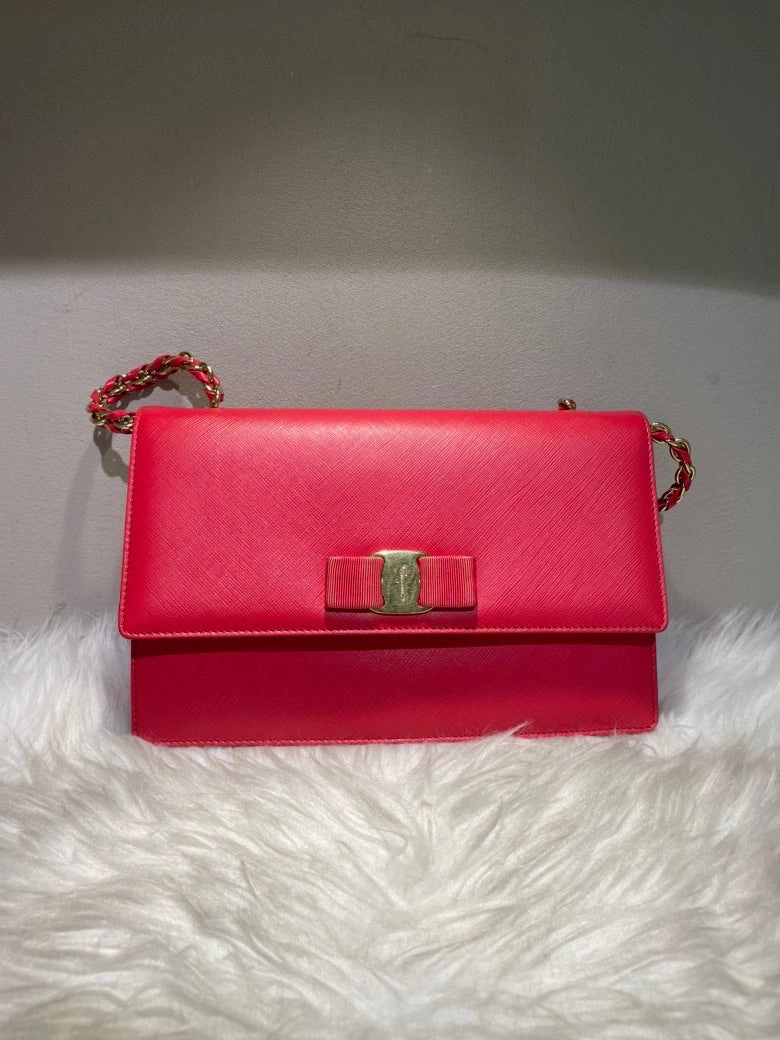 Pre-loved FERRAGAMO Varina Red Leather Shoulder Bag