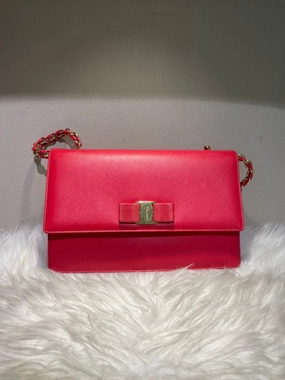Pre-loved FERRAGAMO Varina Red Leather Shoulder Bag