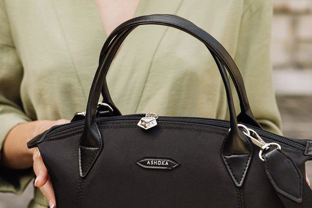 Pretty Apple Skin & Nylon Shoulder Bag | Black