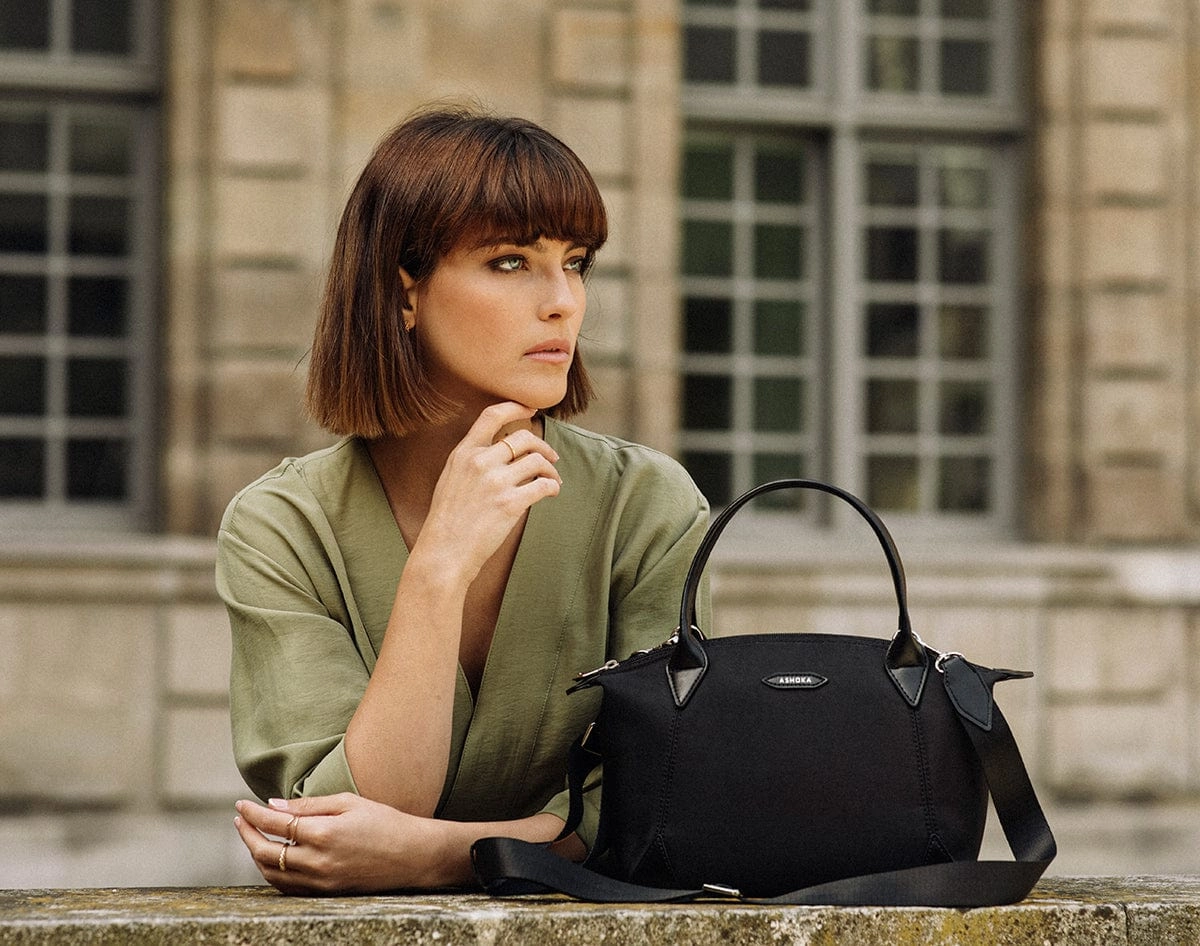 Pretty Apple Skin & Nylon Shoulder Bag | Black
