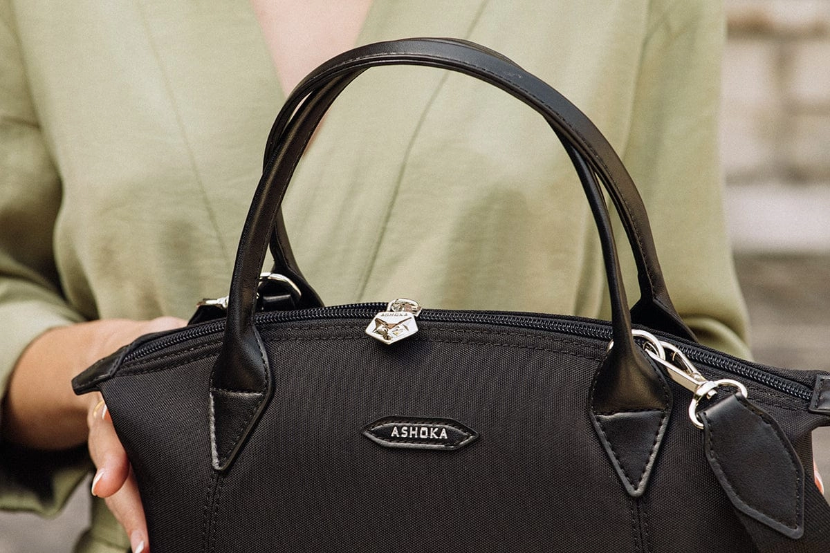 Pretty Apple Skin & Nylon Shoulder Bag | Black