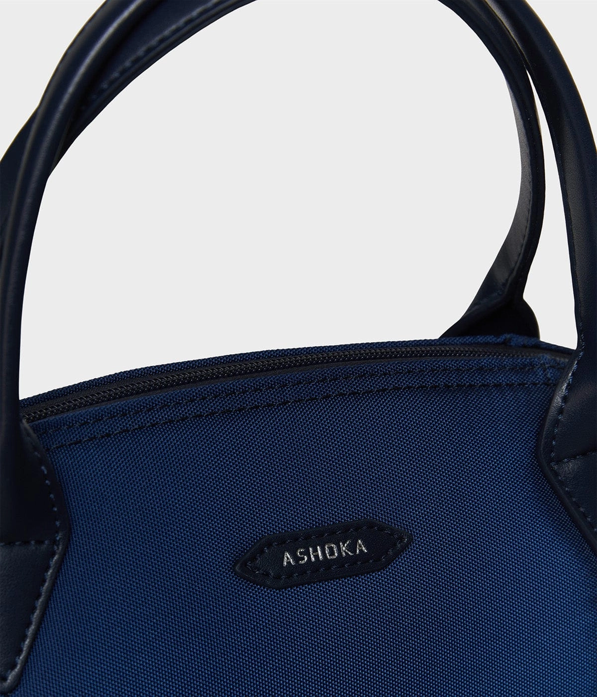 Pretty Apple Skin & Nylon Shoulder Bag | Navy Blue