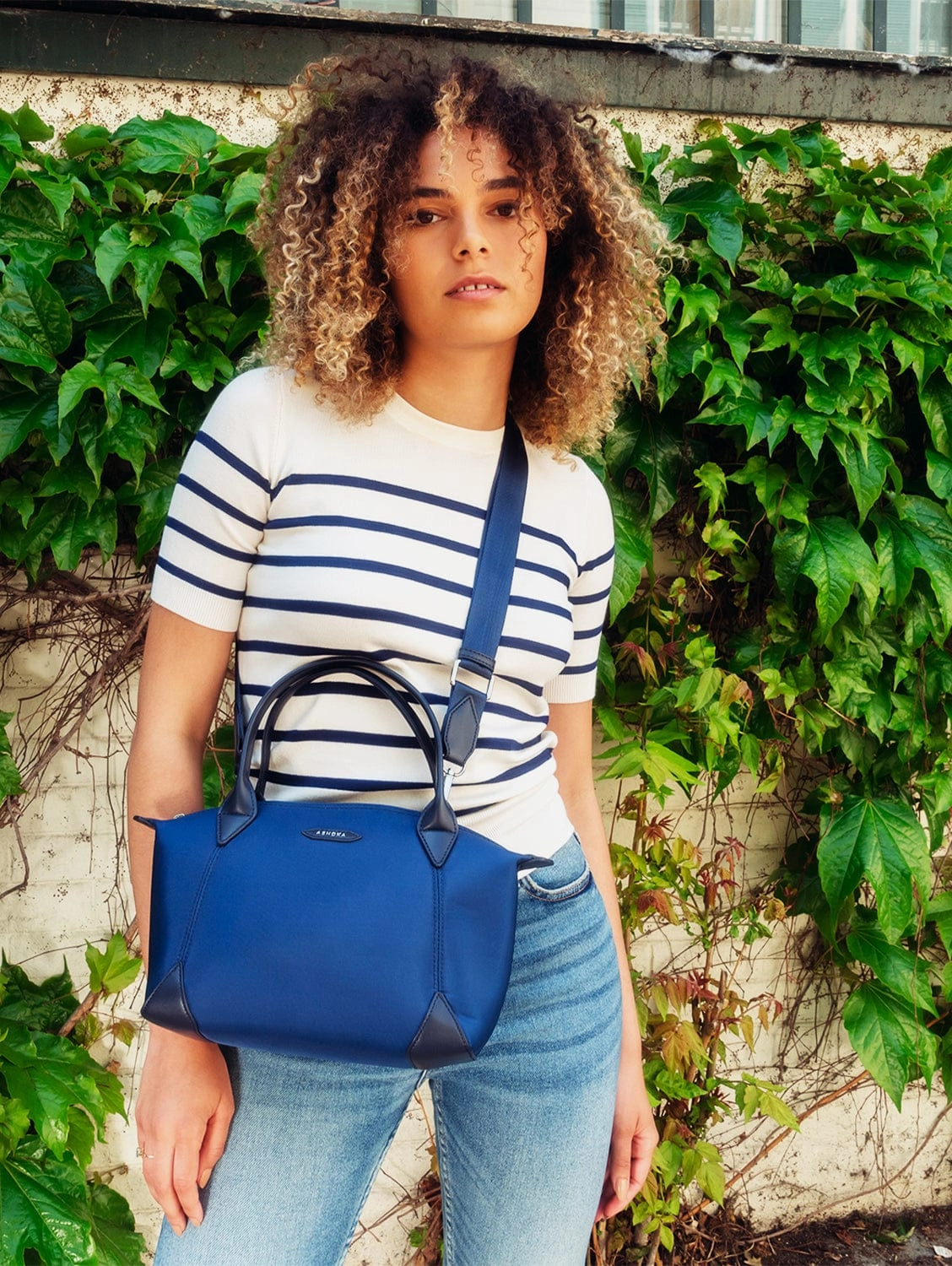 Pretty Apple Skin & Nylon Shoulder Bag | Navy Blue