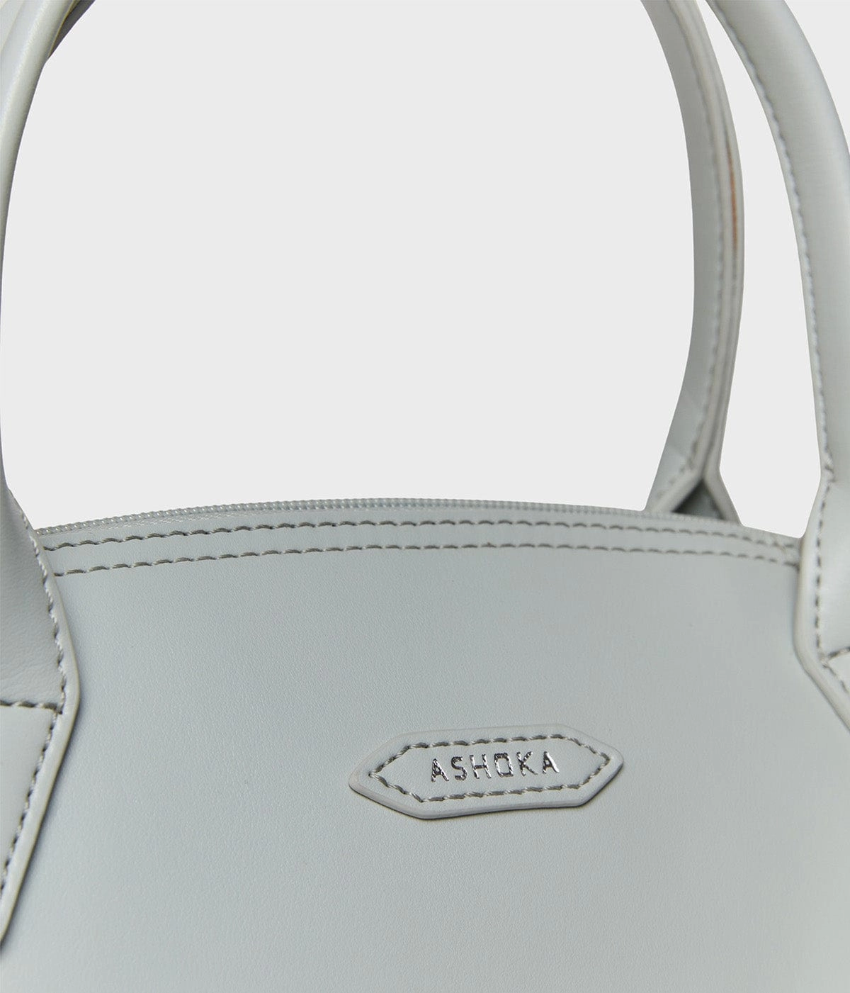 Pretty Apple Skin Vegan Leather Shoulder Bag | Pearl Grey