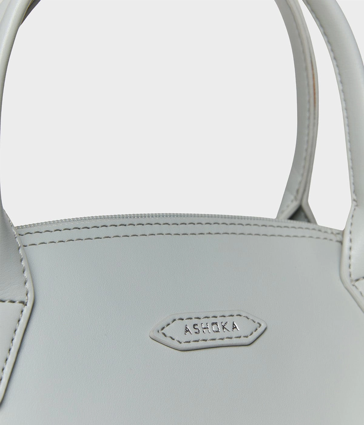 Pretty Apple Skin Vegan Leather Shoulder Bag | Pearl Grey