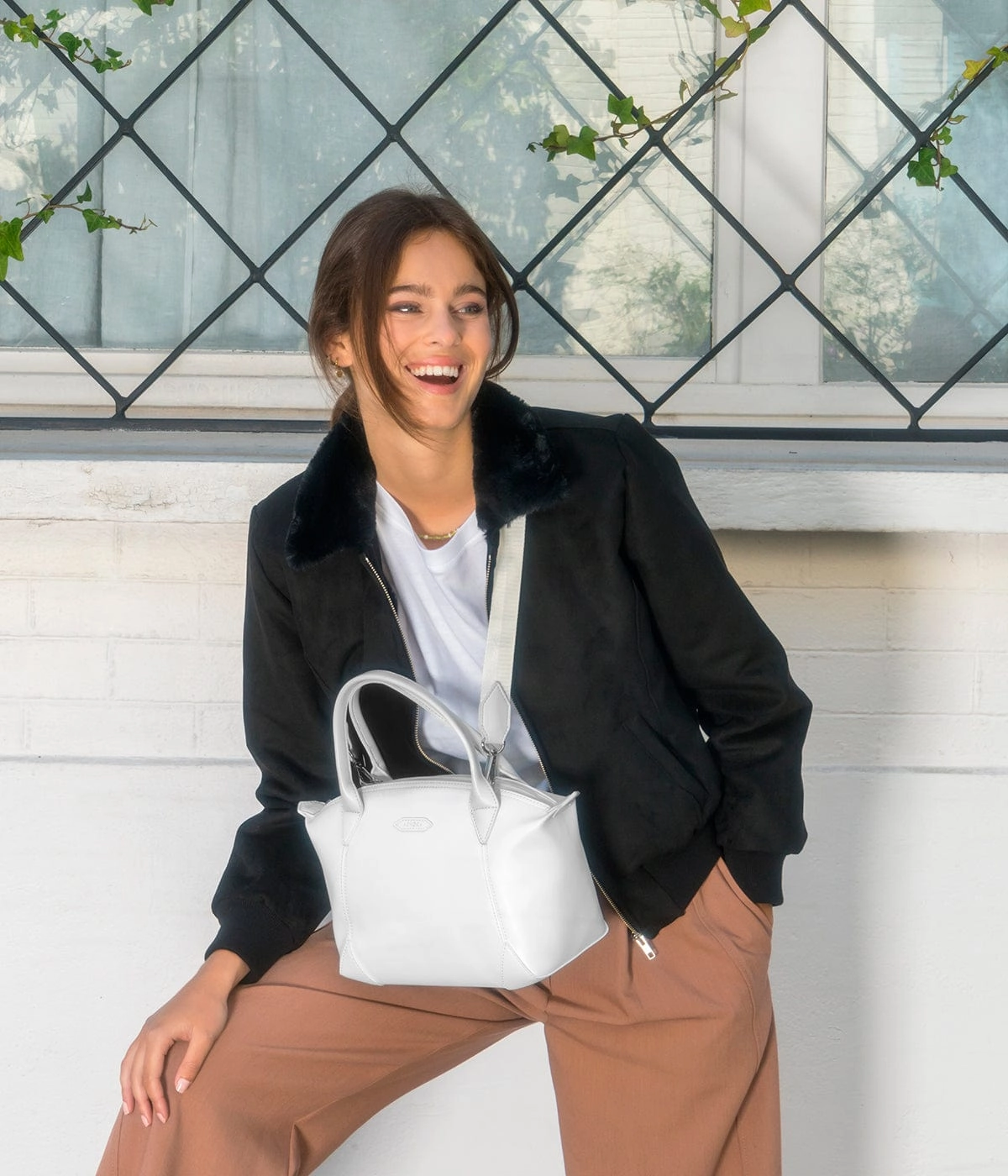 Pretty Apple Skin Vegan Leather Shoulder Bag | Pearl Grey