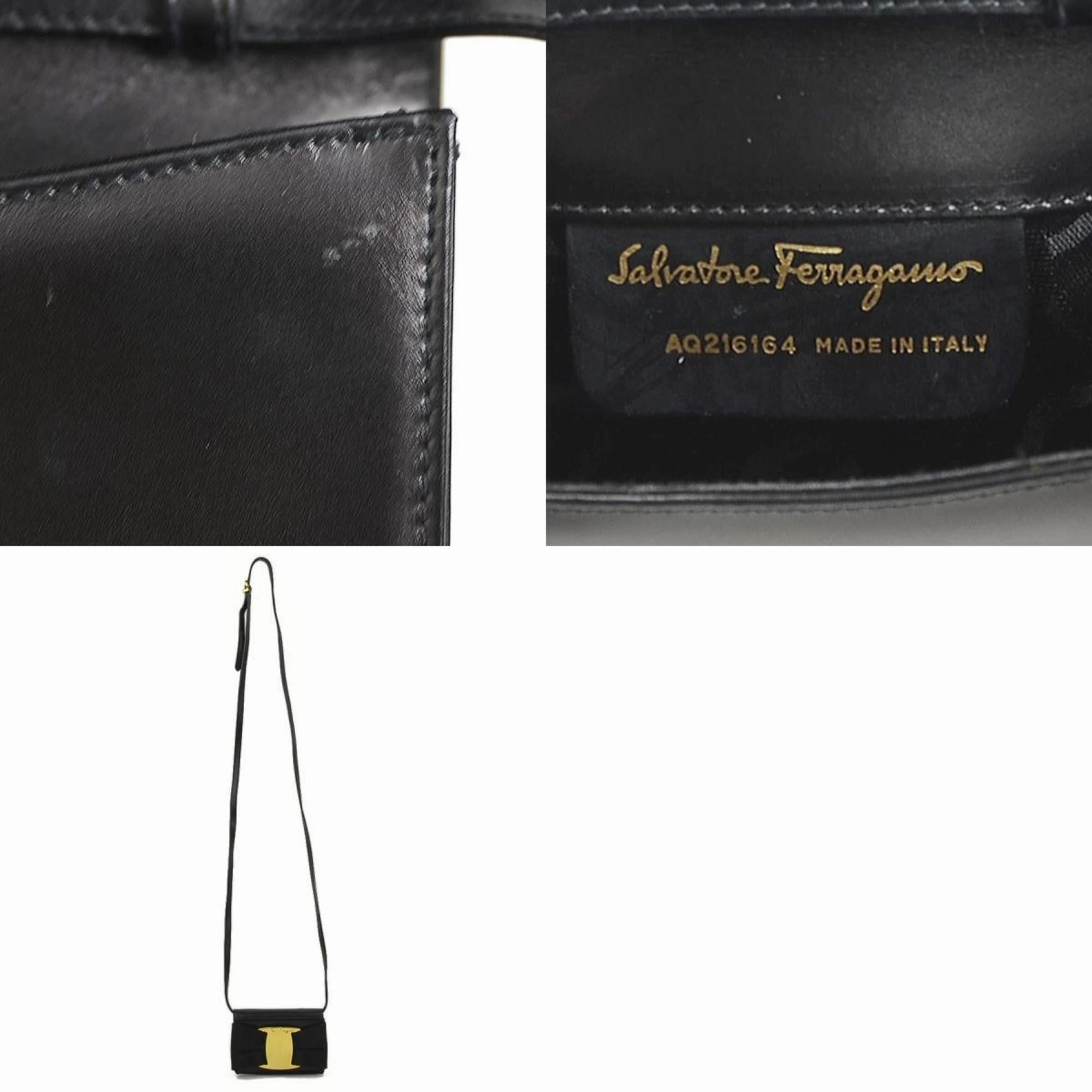 Salvatore Ferragamo  Leather Shoulder Bag (Pre-Owned)