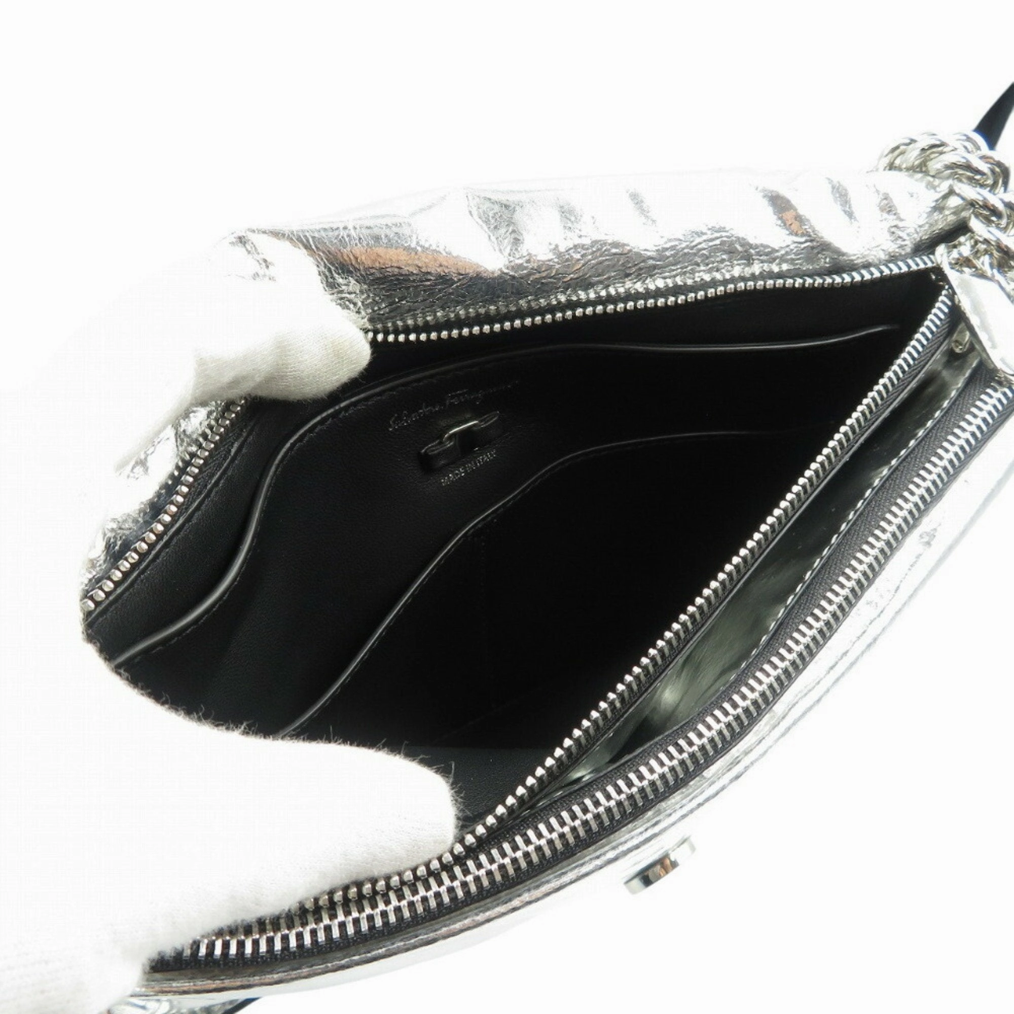 Salvatore Ferragamo Leather Shoulder Bag (Pre-Owned)