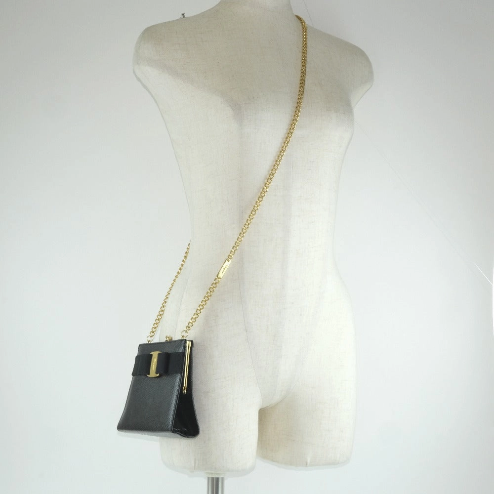 Salvatore Ferragamo Vara  Leather Shoulder Bag (Pre-Owned)