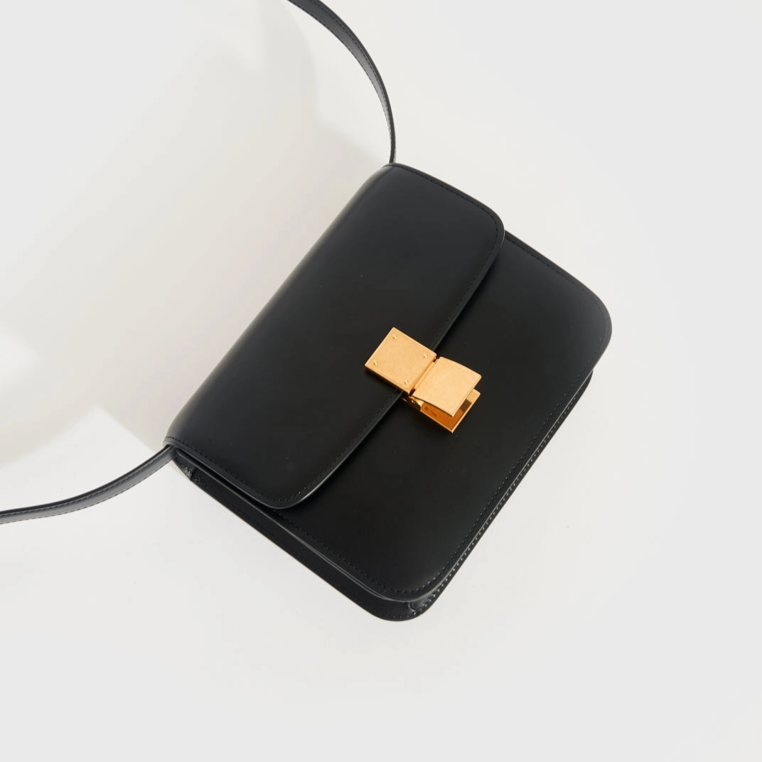 Small Classic Box Shoulder Bag in Black