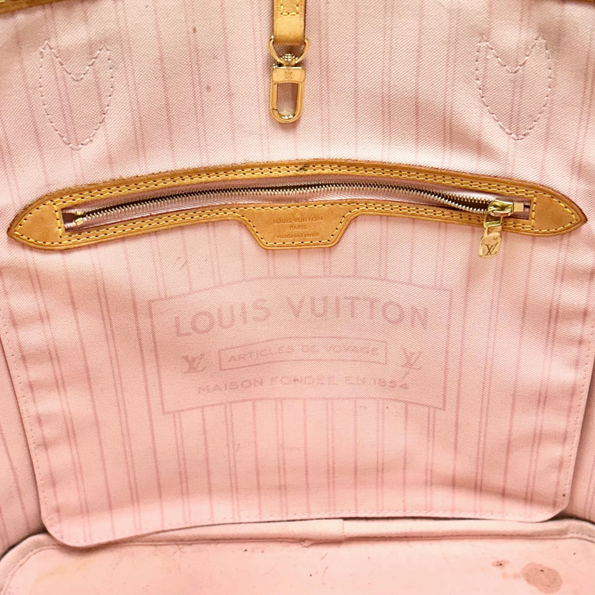 Tote Luxury Designer By Louis Vuitton, Size: Medium