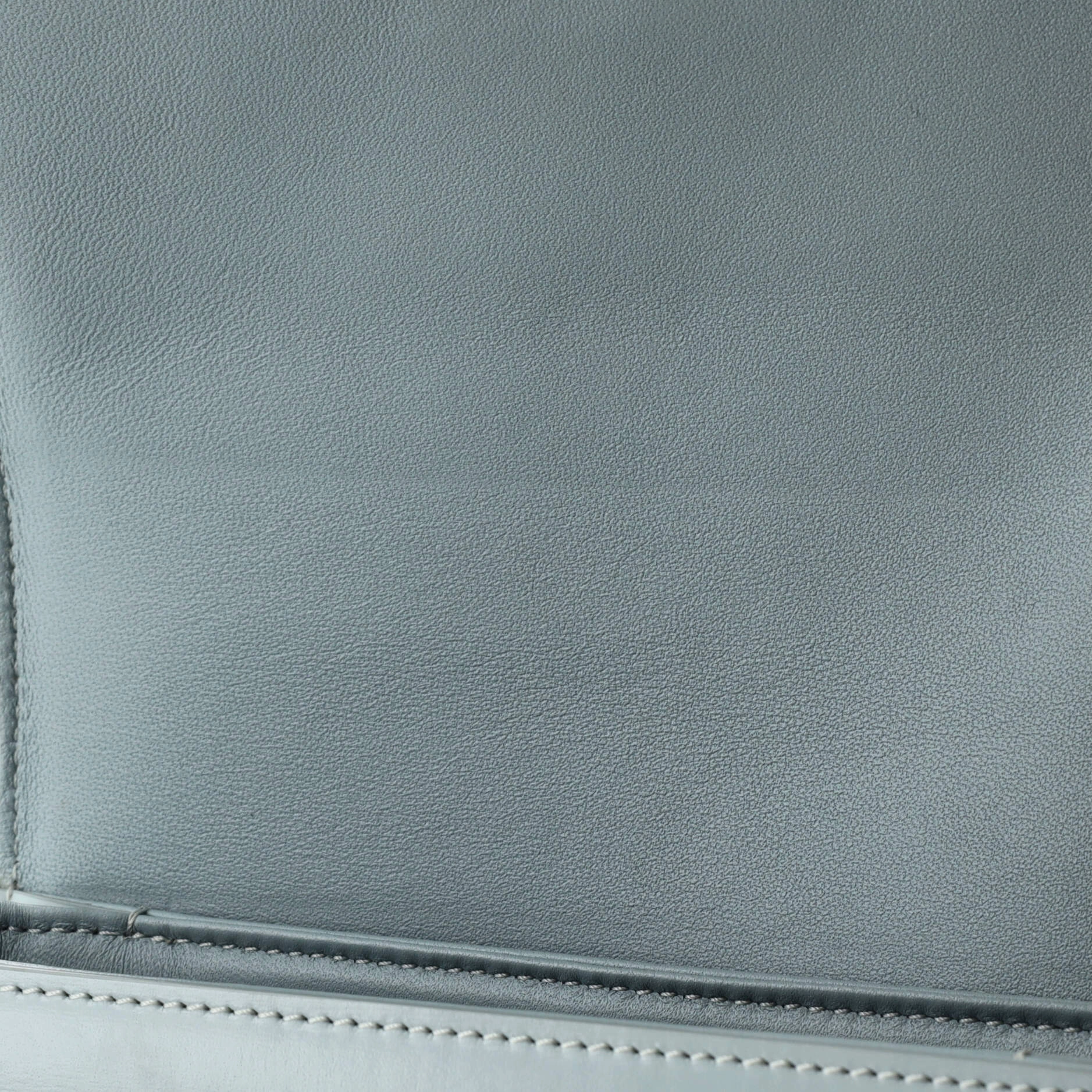 Triomphe Shoulder Bag Smooth Calfskin Teen