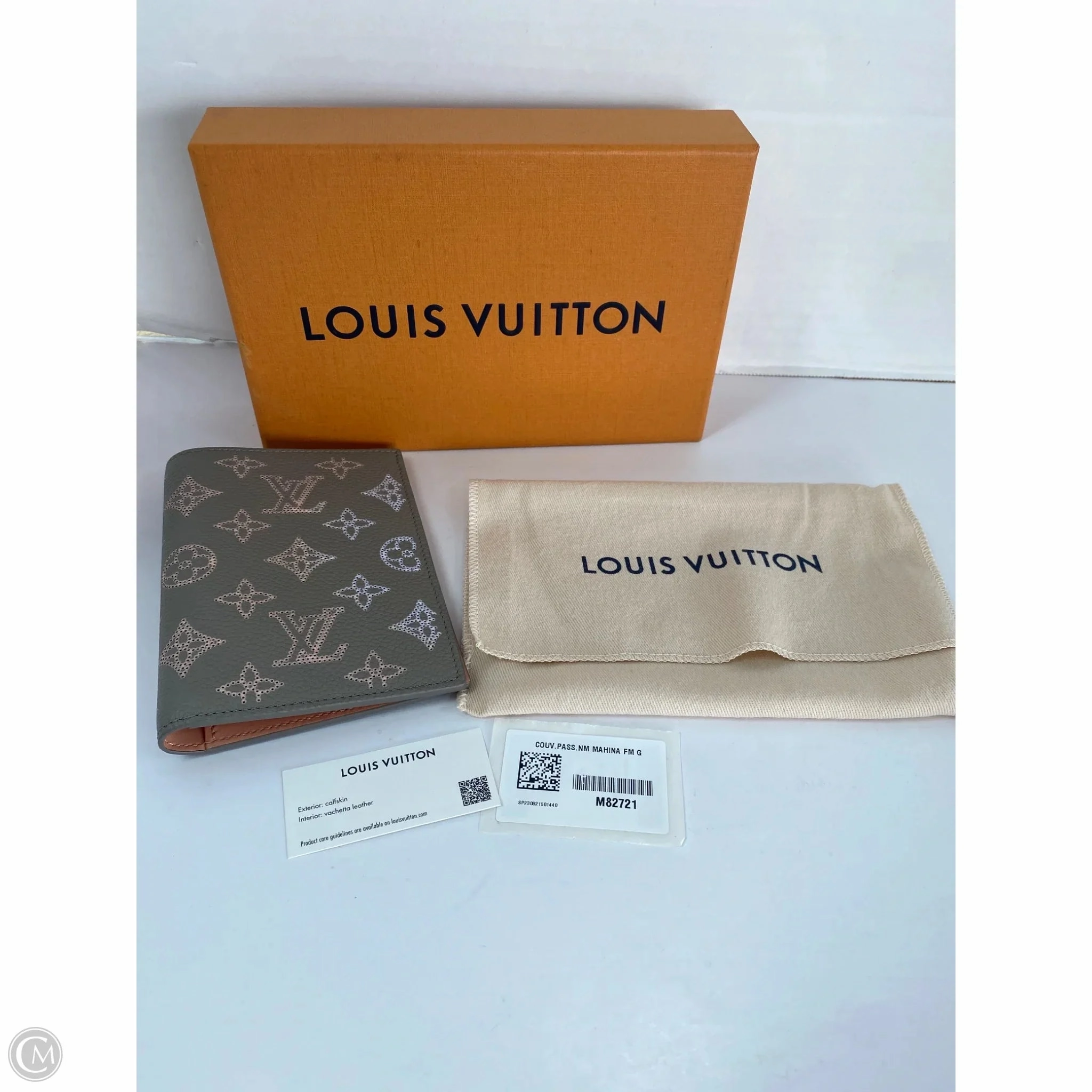 Wallet Luxury Designer By Louis Vuitton, Size: Medium