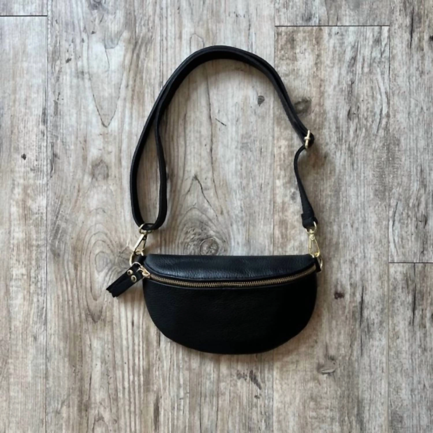 Women Leather Fanny Handbag In Black