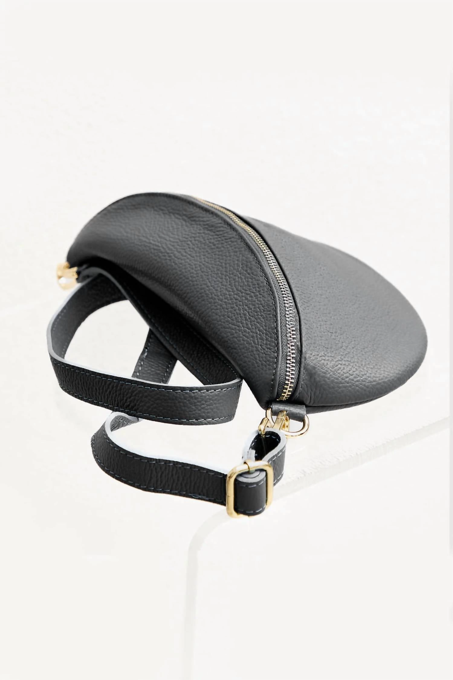 Women Leather Fanny Handbag In Black